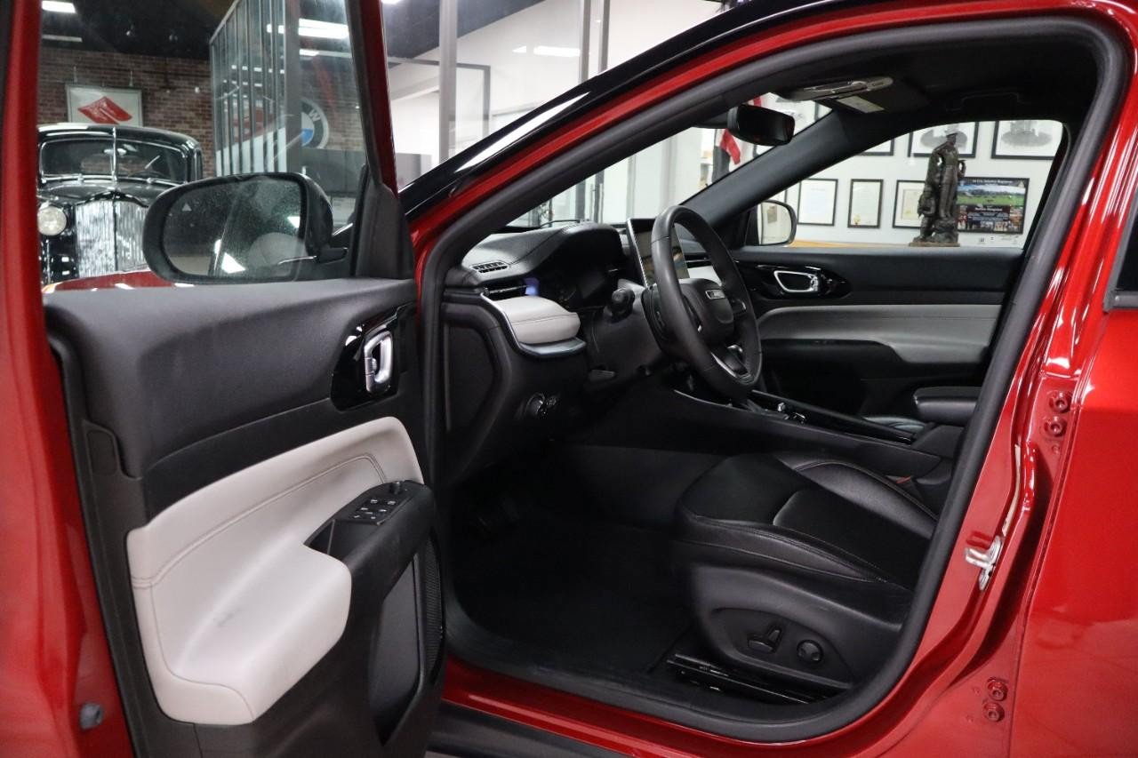 Used 2024 Jeep Compass Limited AWD/4WD image 9