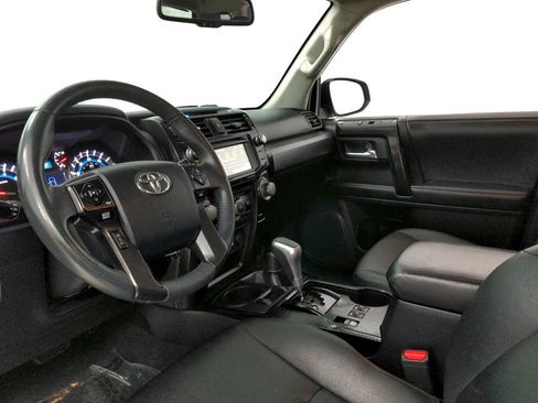 Used 2019 Toyota 4Runner TRD Off-Road Premium AWD/4WD image 17