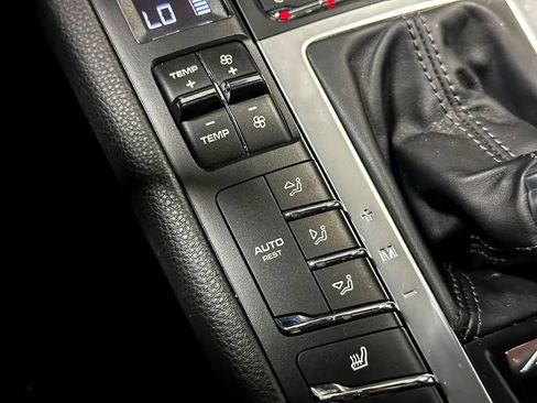 Used 2018 Porsche Macan Sport Edition AWD/4WD image 46