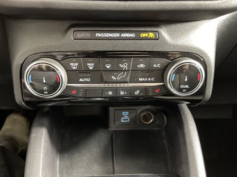 Used 2022 Ford Escape SE w/ SE Sport Appearance Package image 24