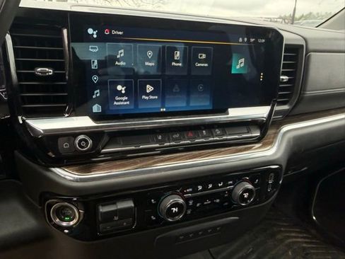 Used 2024 Chevrolet Silverado 2500 LT w/ Convenience Package image 7