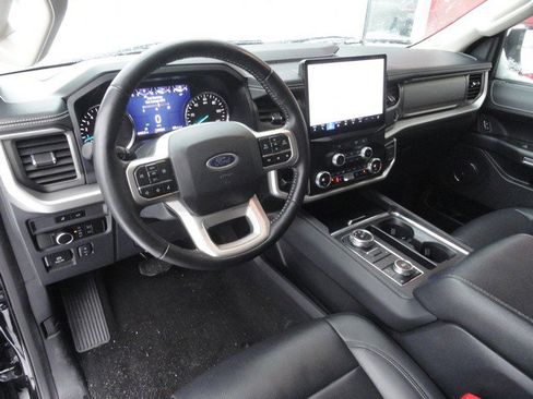 Used 2024 Ford Expedition XLT image 12