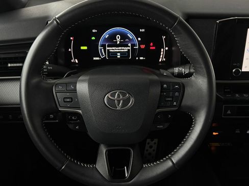 Used 2025 Toyota Camry SE FWD image 14