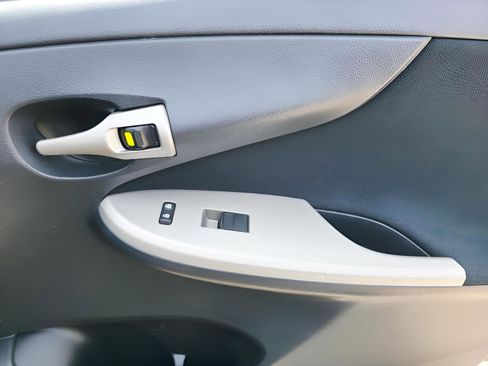 Used 2012 Toyota Corolla S image 15