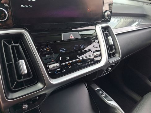 Used 2023 Kia Sorento S w/ Panoramic Sunroof Package image 30