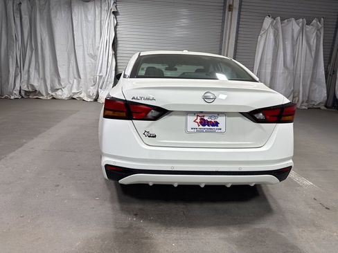 Used 2025 Nissan Altima 2.5 SV image 6