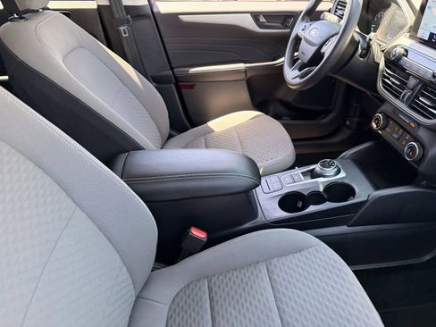Used 2022 Ford Escape SE FWD image 11
