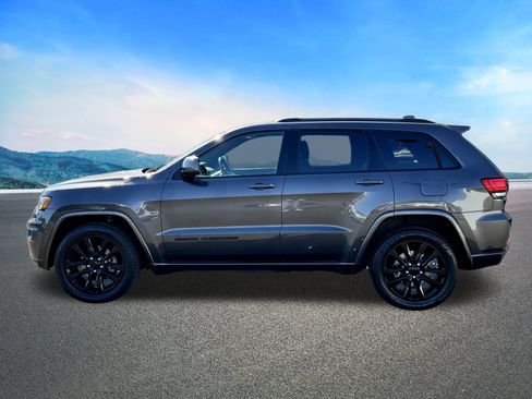 Used 2018 Jeep Grand Cherokee Altitude image 6