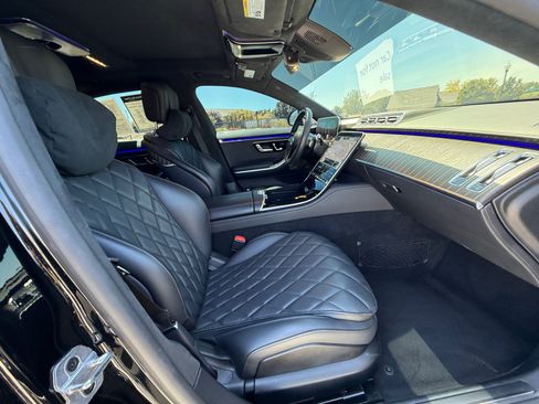Used 2022 Mercedes-Benz S 580 4MATIC Sedan w/ AMG Line Package image 19