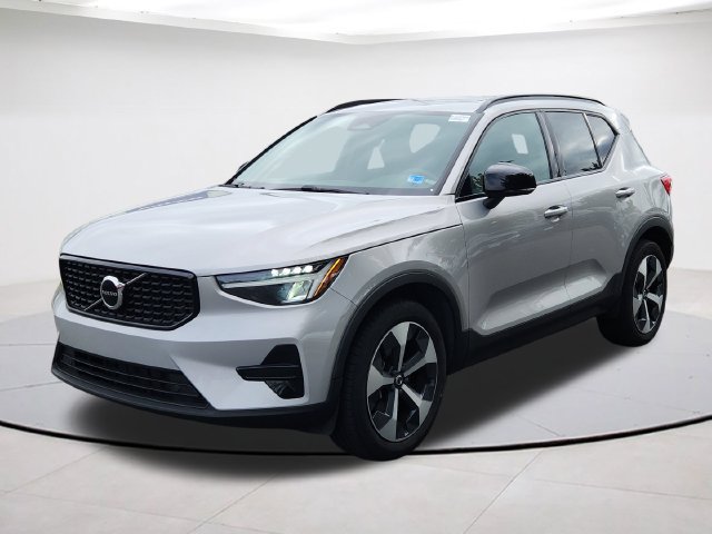 Certified 2024 Volvo XC40 B5 Core AWD/4WD image 1