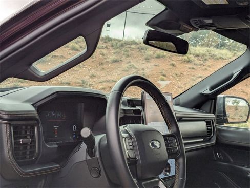 Used 2024 Ford Expedition Platinum image 10