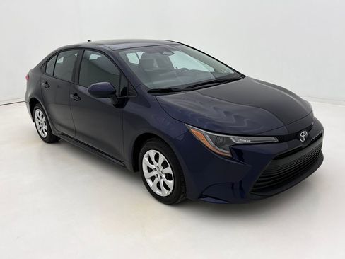 Used 2026 Toyota Corolla LE w/ Carpet Mat Package (TMS) image 2