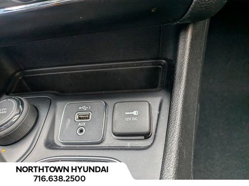 Used 2021 Jeep Cherokee Limited image 18