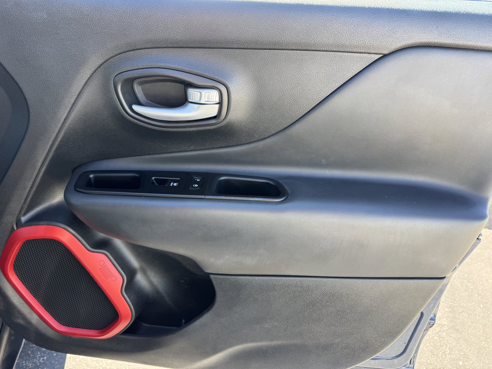 Used 2023 Jeep Renegade Trailhawk AWD/4WD image 10