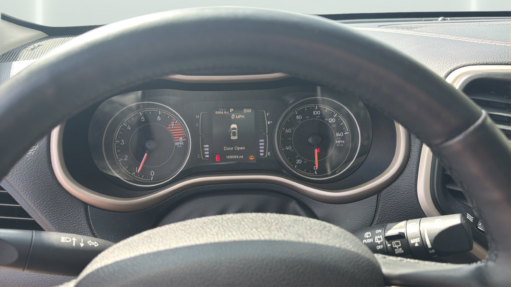 Used 2017 Jeep Cherokee 75th Anniversary FWD image 16