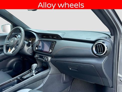 Used 2024 Nissan Kicks SR w/ SR Premium Package FWD image 31