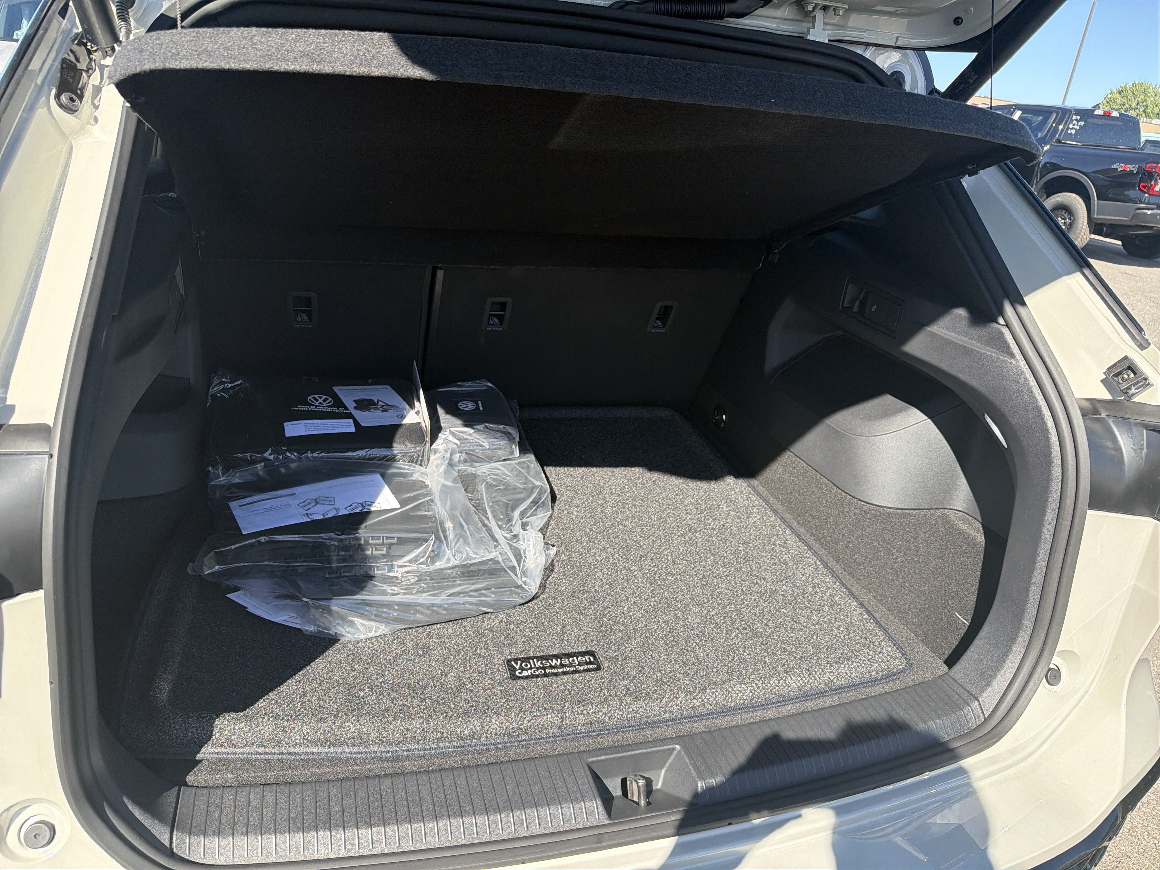 New 2026 Volkswagen Tiguan SE R-Line AWD/4WD image 23