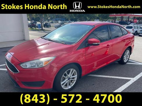 Used 2017 Ford Focus SE FWD image 2