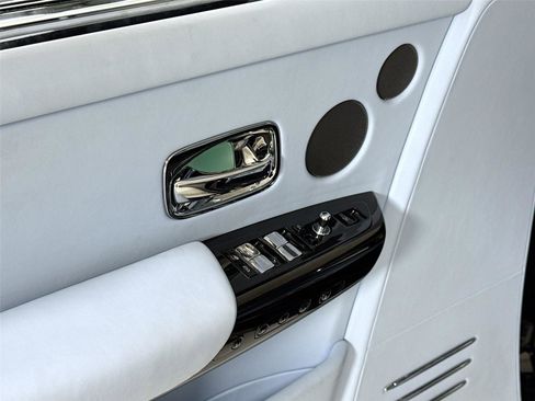 Used 2024 Rolls-Royce Phantom Sedan image 15