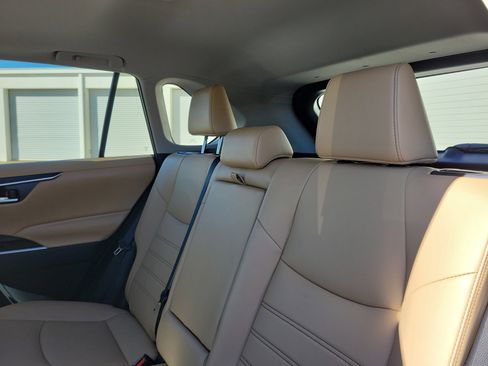 Used 2023 Toyota RAV4 XLE Premium image 11