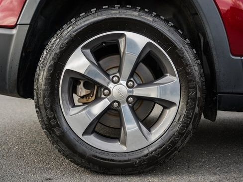 Used 2019 Jeep Cherokee Limited image 20