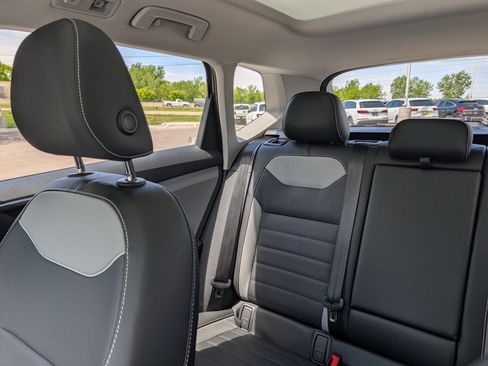 Certified 2023 Volkswagen Taos SEL AWD/4WD image 12