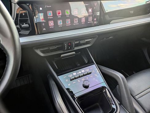 Used 2024 Porsche Cayenne image 19