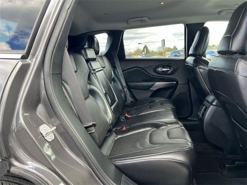 Used 2019 Jeep Cherokee Limited image 18