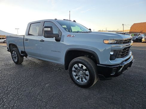 Used 2025 Chevrolet Silverado 2500 Custom w/ Custom Convenience Package image 10