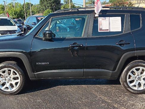 Used 2018 Jeep Renegade Latitude image 12