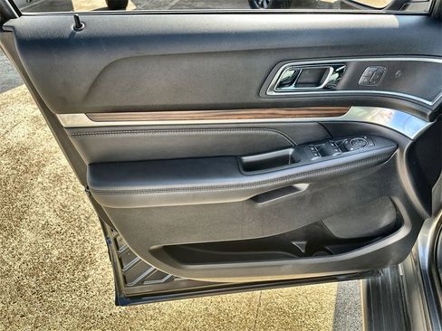 Used 2018 Ford Explorer Limited w/ Equipment Group 301A image 21