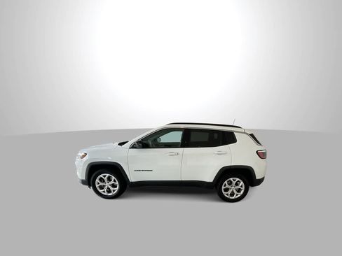 Used 2024 Jeep Compass Latitude AWD/4WD image 5