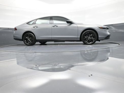 Certified 2025 Honda Accord SE image 29