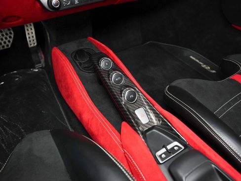Used 2021 Ferrari F8 Tributo RWD image 45