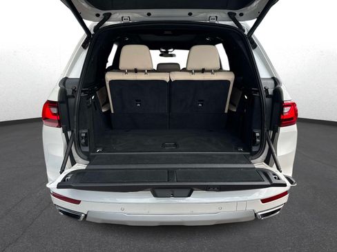 Used 2022 BMW X7 xDrive40i AWD/4WD image 11