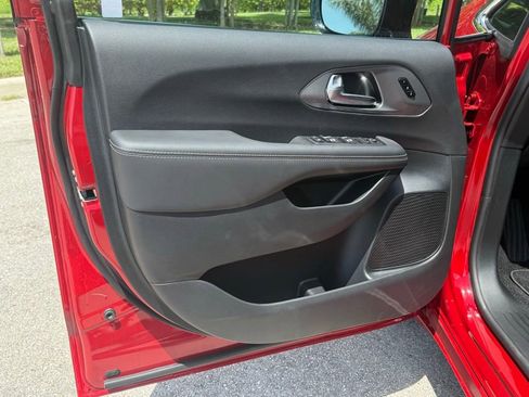 New 2026 Chrysler Pacifica Select image 28