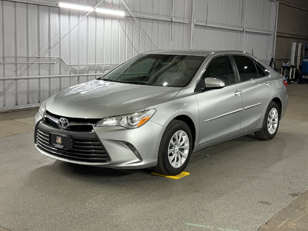 Used 2016 Toyota Camry LE FWD image 1
