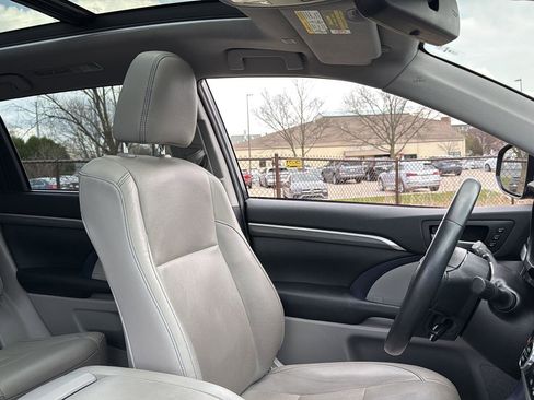 Used 2019 Toyota Highlander Limited Platinum image 16