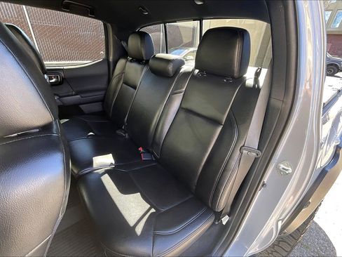 Used 2019 Toyota Tacoma TRD Off-Road w/ Technology Package image 25