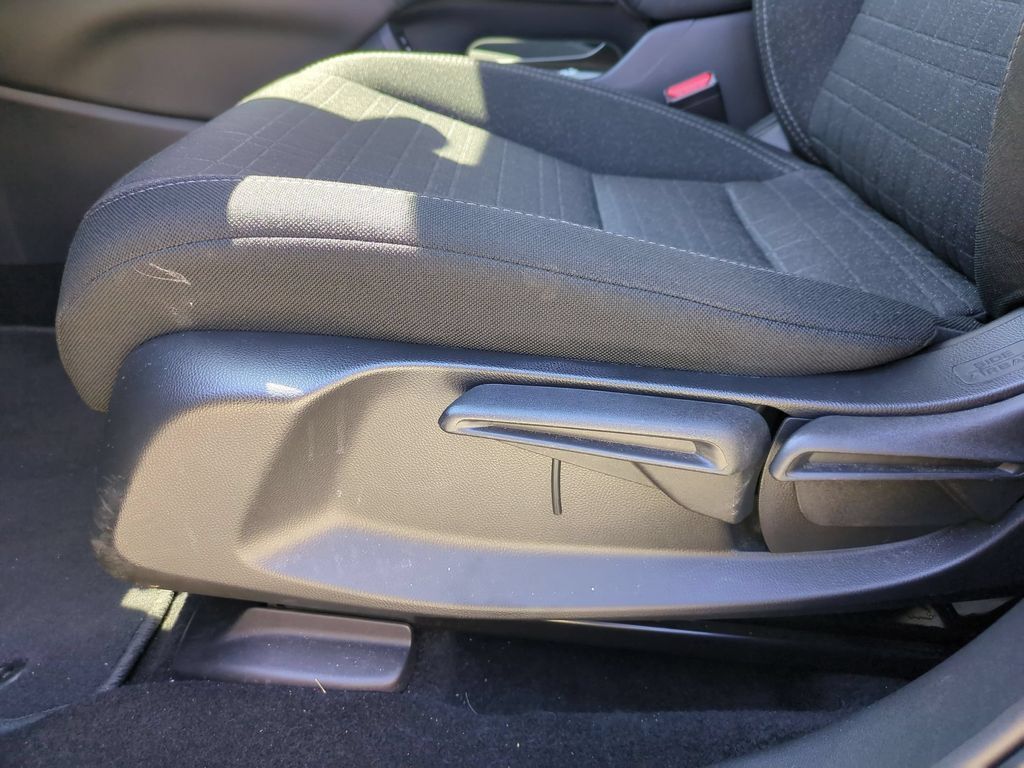 Used 2025 Honda HR-V LX image 14