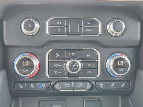 Used 2024 GMC Yukon AT4 w/ AT4 Premium Package AWD/4WD image 15