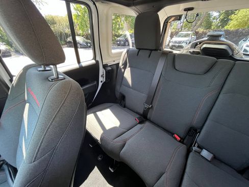 Used 2025 Jeep Wrangler Unlimited Rubicon AWD/4WD image 38
