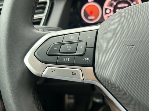 Used 2025 Volkswagen Atlas Peak Edition SE image 21