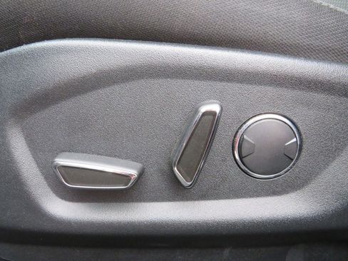 Used 2018 Ford Explorer XLT AWD/4WD image 33