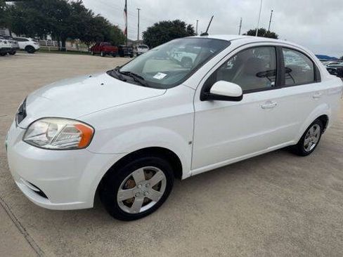 Used 2009 Chevrolet Aveo LT w/ Power and Convenience Package FWD image 4
