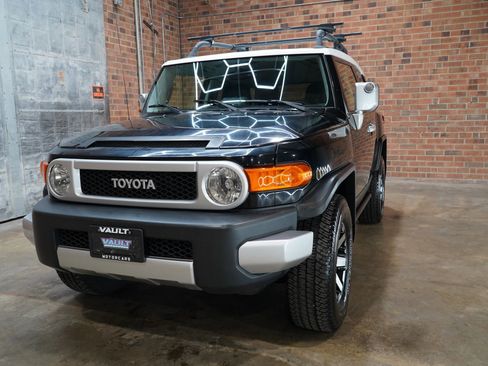 Used 2013 Toyota FJ Cruiser 4WD w/ Convenience Pkg image 6