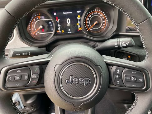New 2026 Jeep Gladiator Sport AWD/4WD image 13