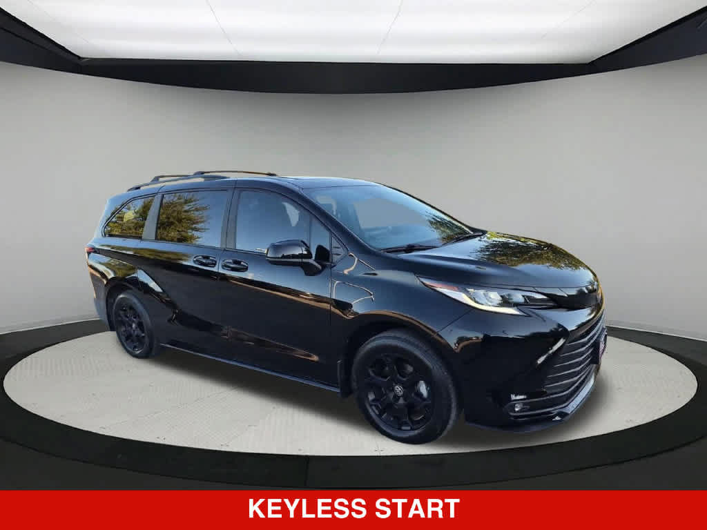Used 2025 Toyota Sienna XLE Woodland Edition AWD/4WD image 9