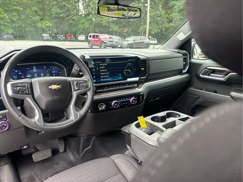 Used 2023 Chevrolet Silverado 1500 LT AWD/4WD image 22