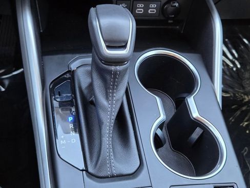 Used 2023 Toyota Highlander LE FWD image 12